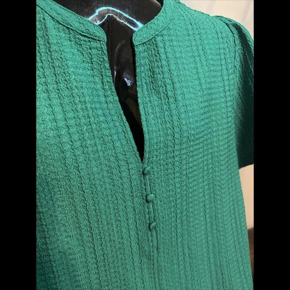 Loft XL Christmas Green Short Sleeve Blouse- NWT- V-neck W Covered buttons - Picture 2 of 7